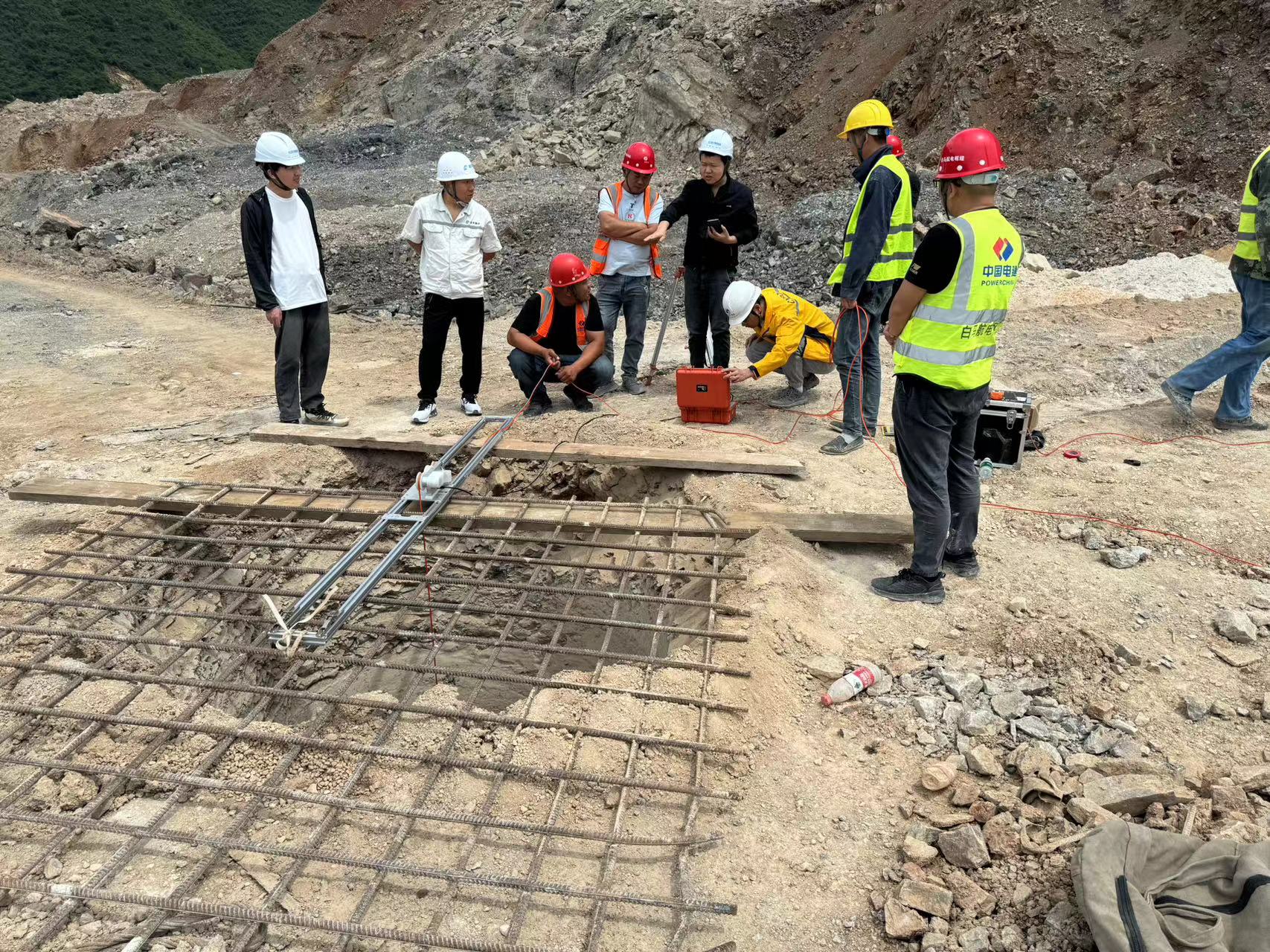 孔內(nèi)電視03.jpg 孔內(nèi)電視03.jpg